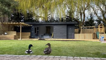 Bespoke Manhut built around a Willow Tree