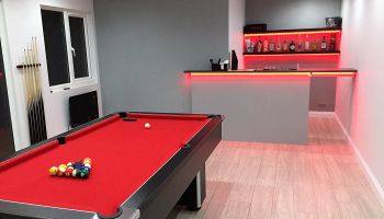 Games room with convertable table