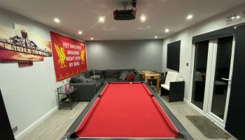 Games room with convertable table